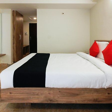 Capital O Sri Suprabhat Grand Near Kachiguda Railway Station Hyderabad Eksteriør bilde