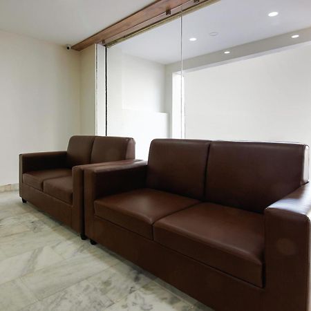 Capital O Sri Suprabhat Grand Near Kachiguda Railway Station Hyderabad Eksteriør bilde