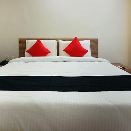 Capital O Sri Suprabhat Grand Near Kachiguda Railway Station Hyderabad Eksteriør bilde