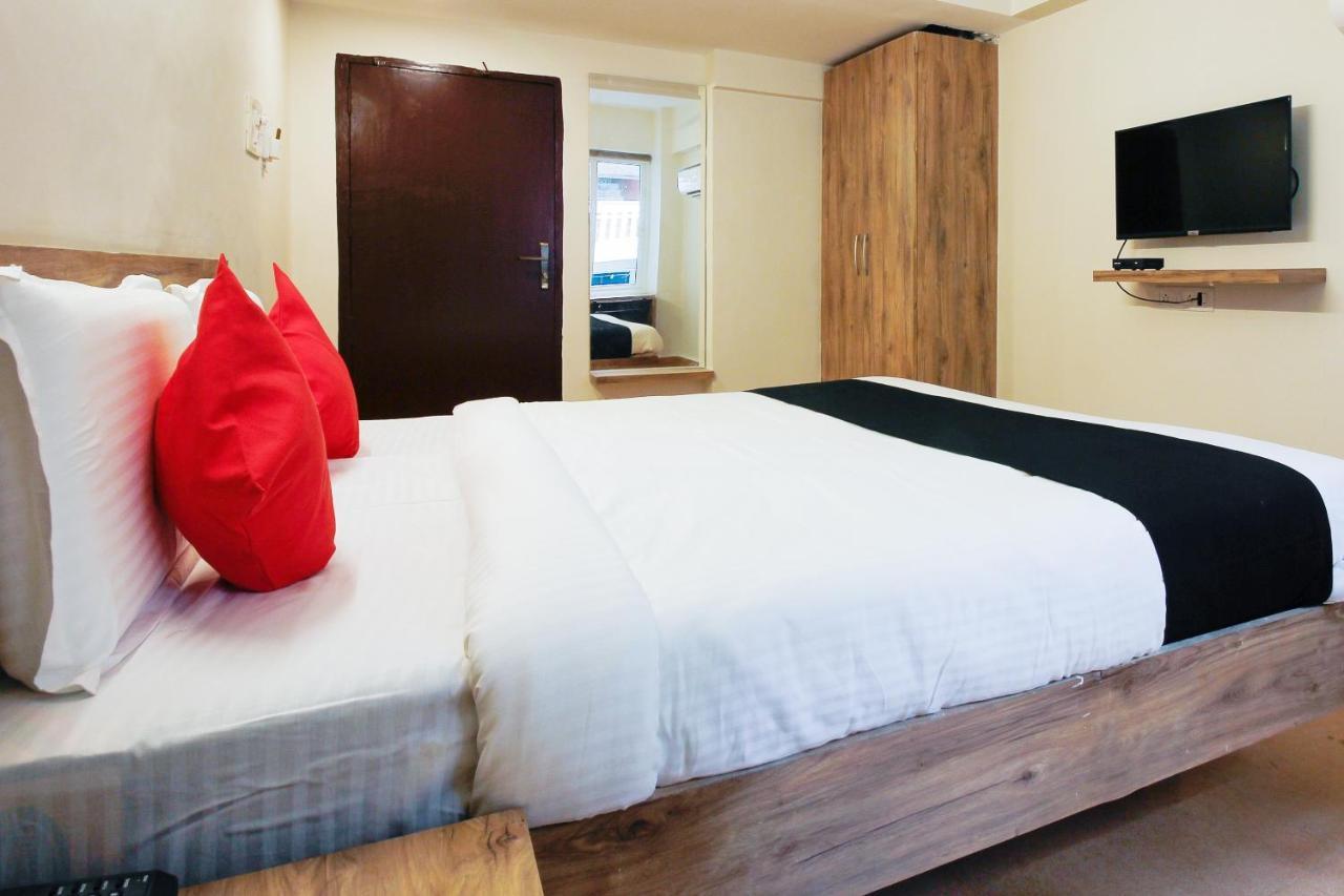 Capital O Sri Suprabhat Grand Near Kachiguda Railway Station Hyderabad Eksteriør bilde