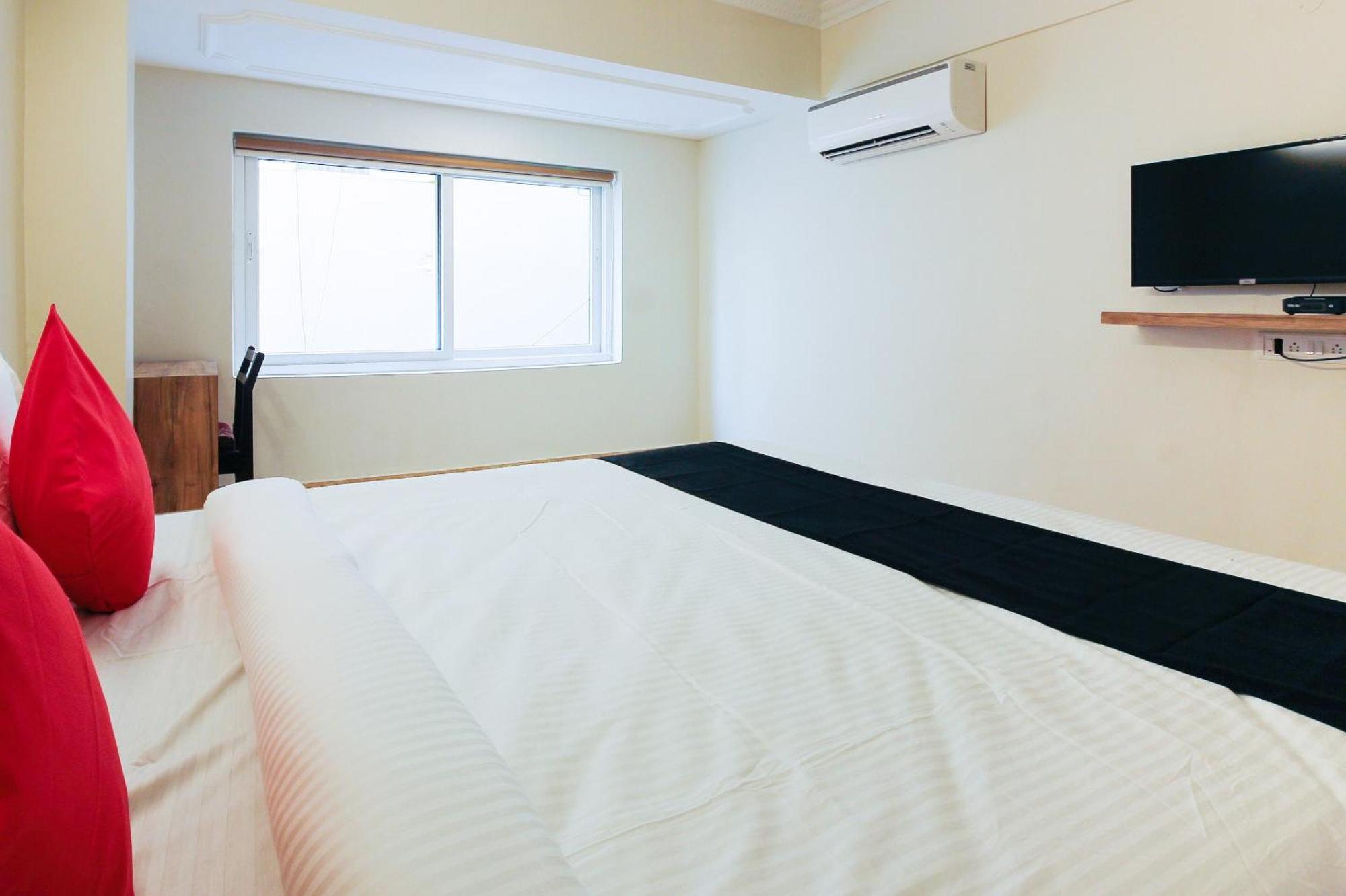Capital O Sri Suprabhat Grand Near Kachiguda Railway Station Hyderabad Eksteriør bilde