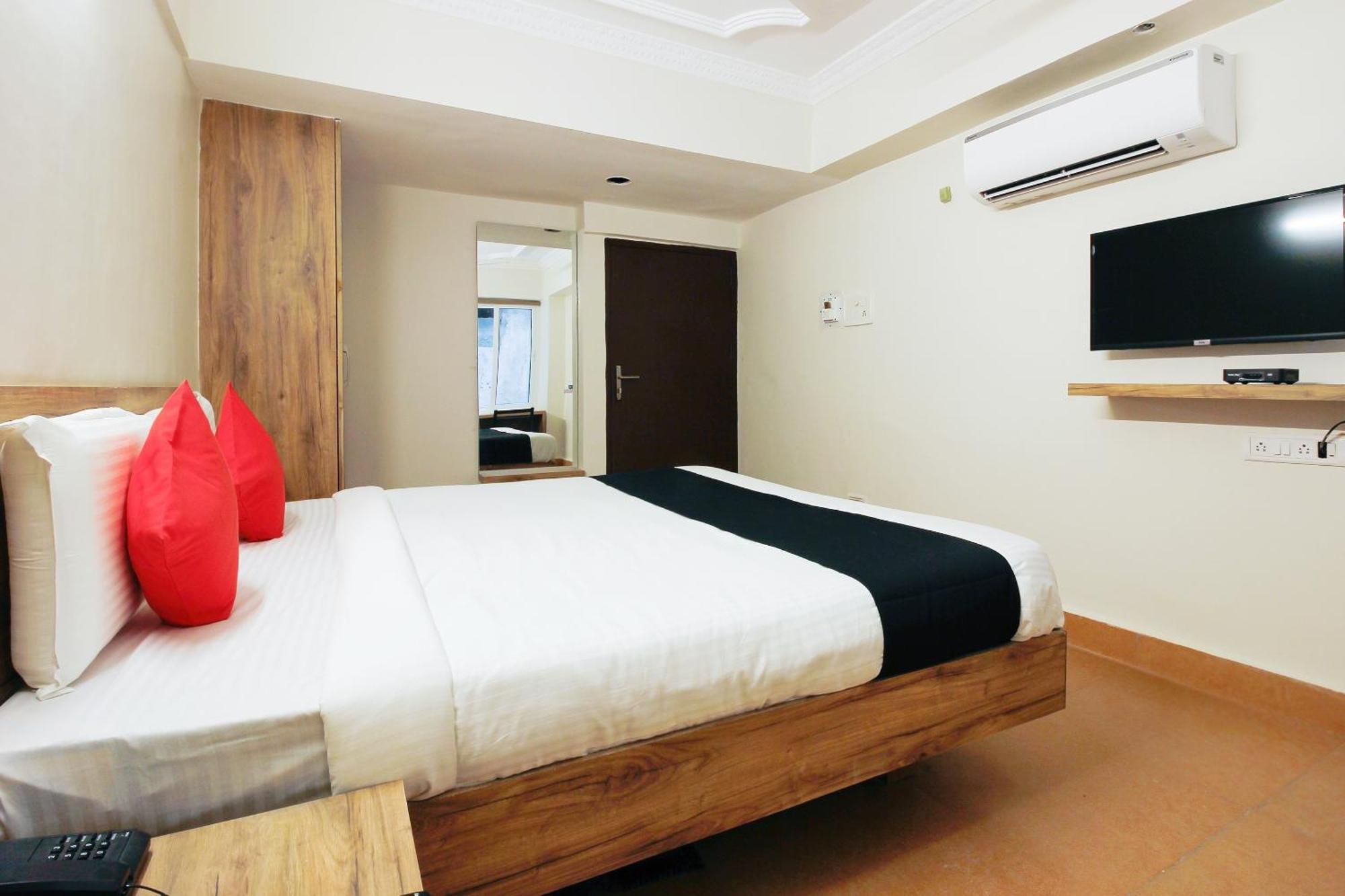 Capital O Sri Suprabhat Grand Near Kachiguda Railway Station Hotell Hyderabad Eksteriør bilde