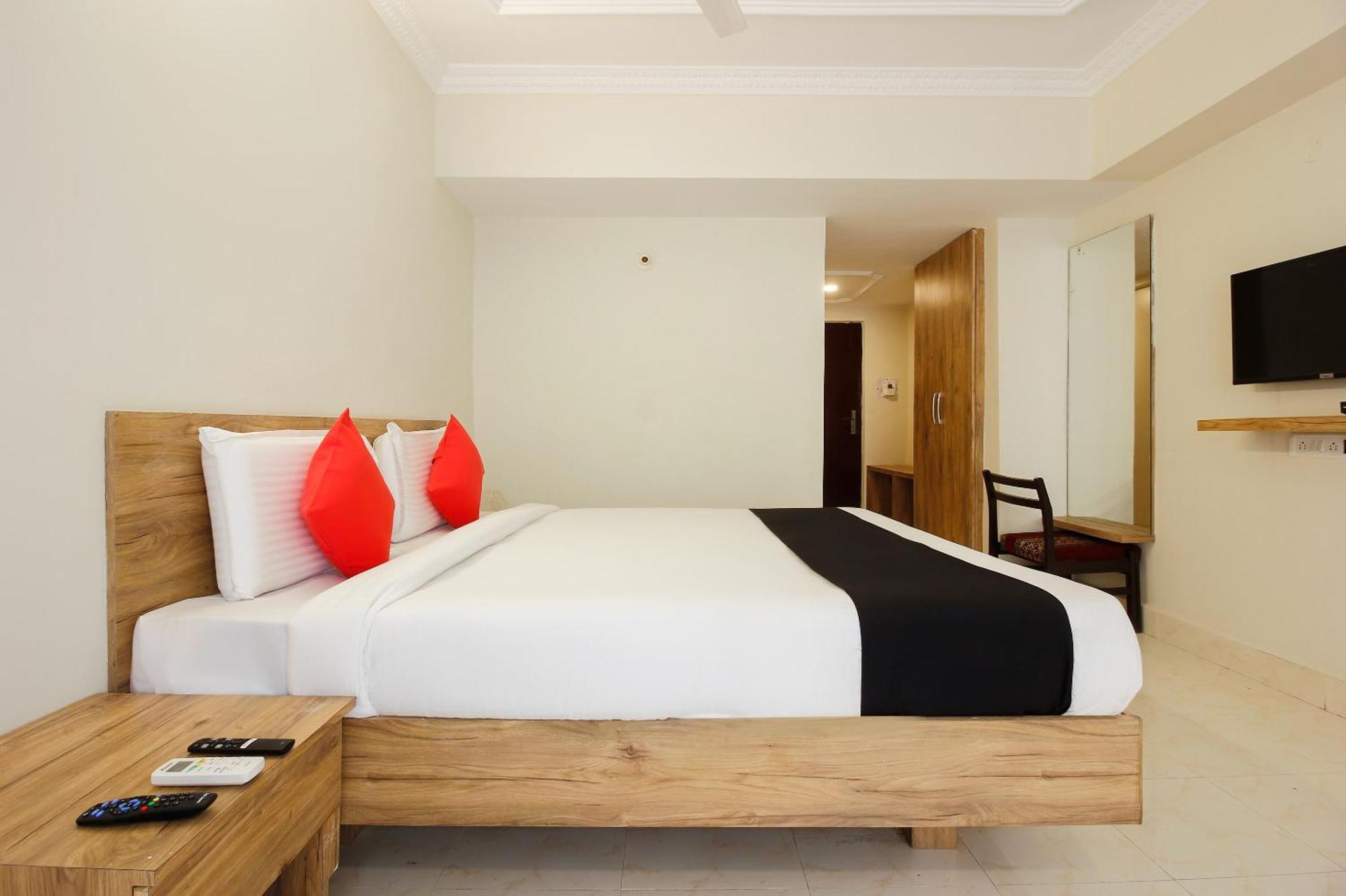 Capital O Sri Suprabhat Grand Near Kachiguda Railway Station Hotell Hyderabad Eksteriør bilde