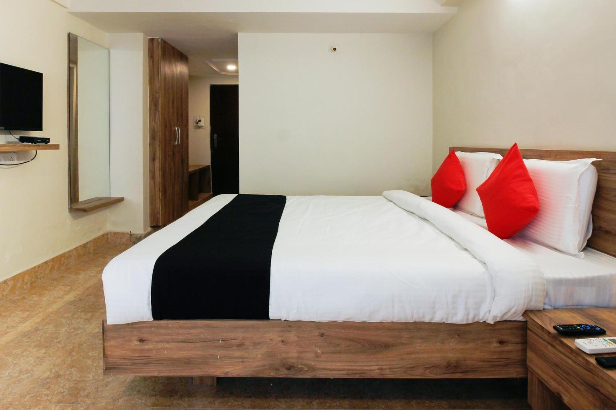 Capital O Sri Suprabhat Grand Near Kachiguda Railway Station Hyderabad Eksteriør bilde