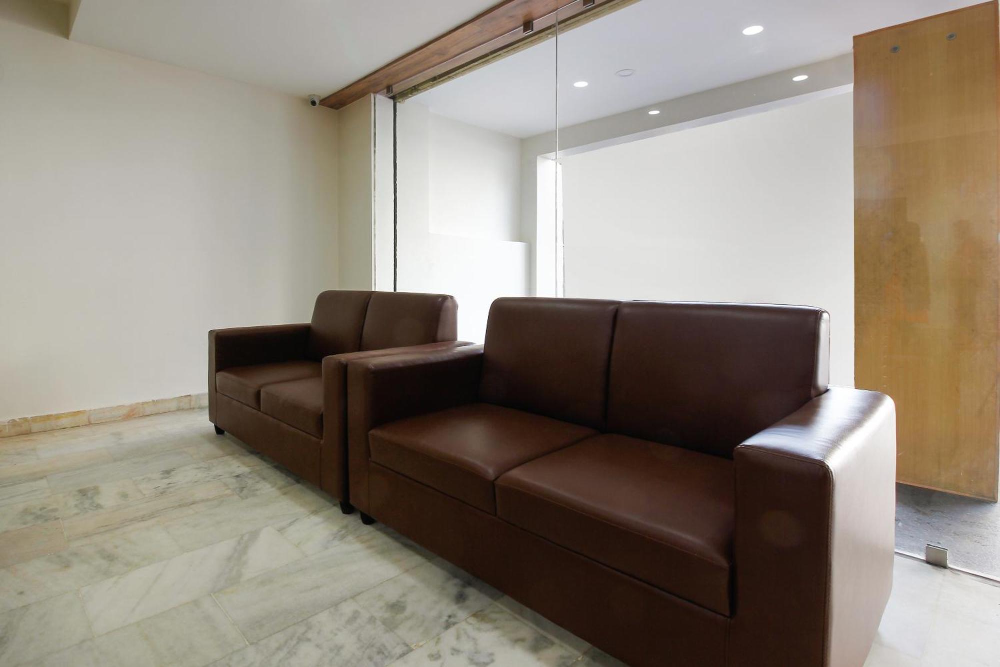 Capital O Sri Suprabhat Grand Near Kachiguda Railway Station Hyderabad Eksteriør bilde