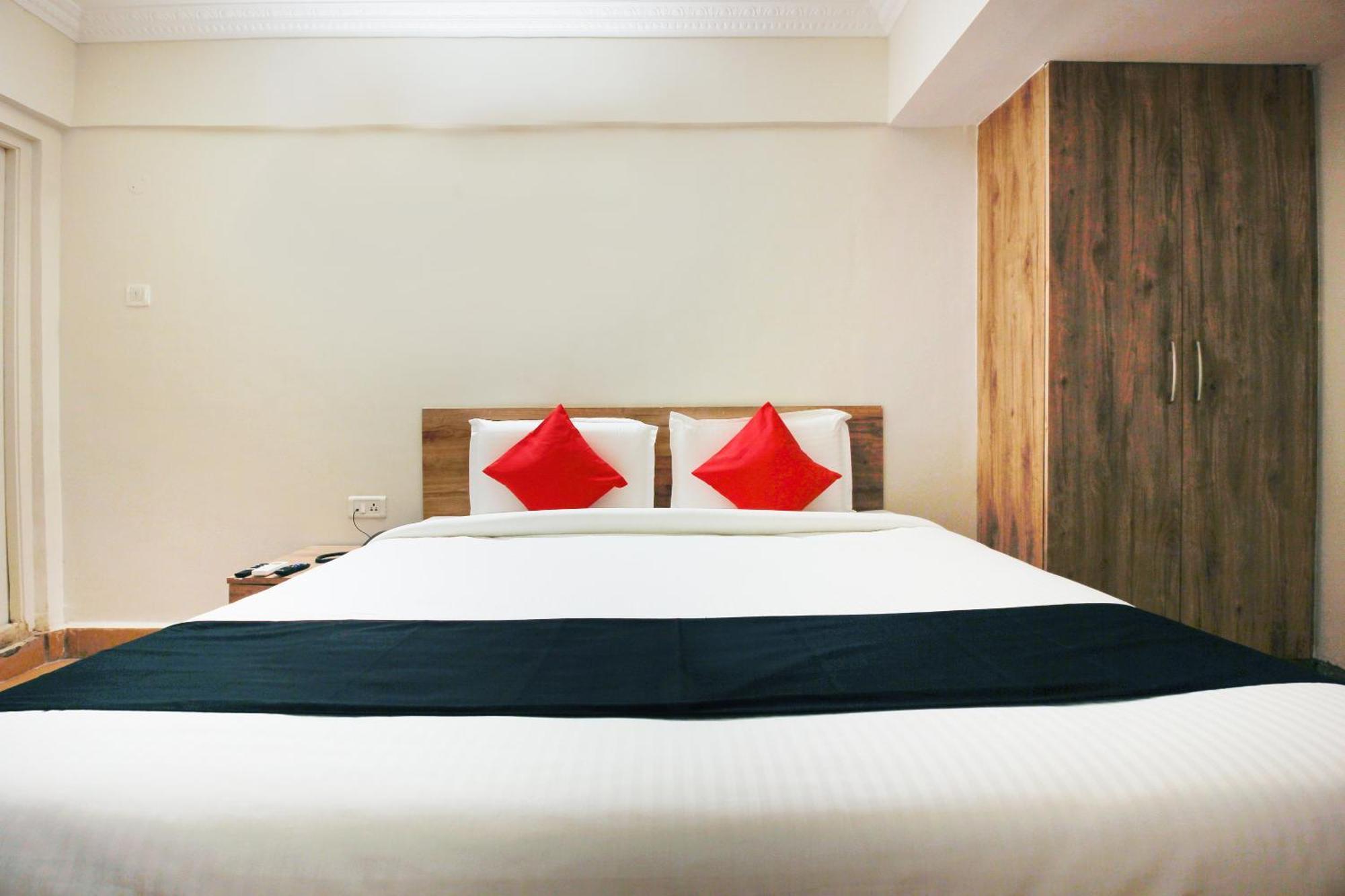Capital O Sri Suprabhat Grand Near Kachiguda Railway Station Hyderabad Eksteriør bilde