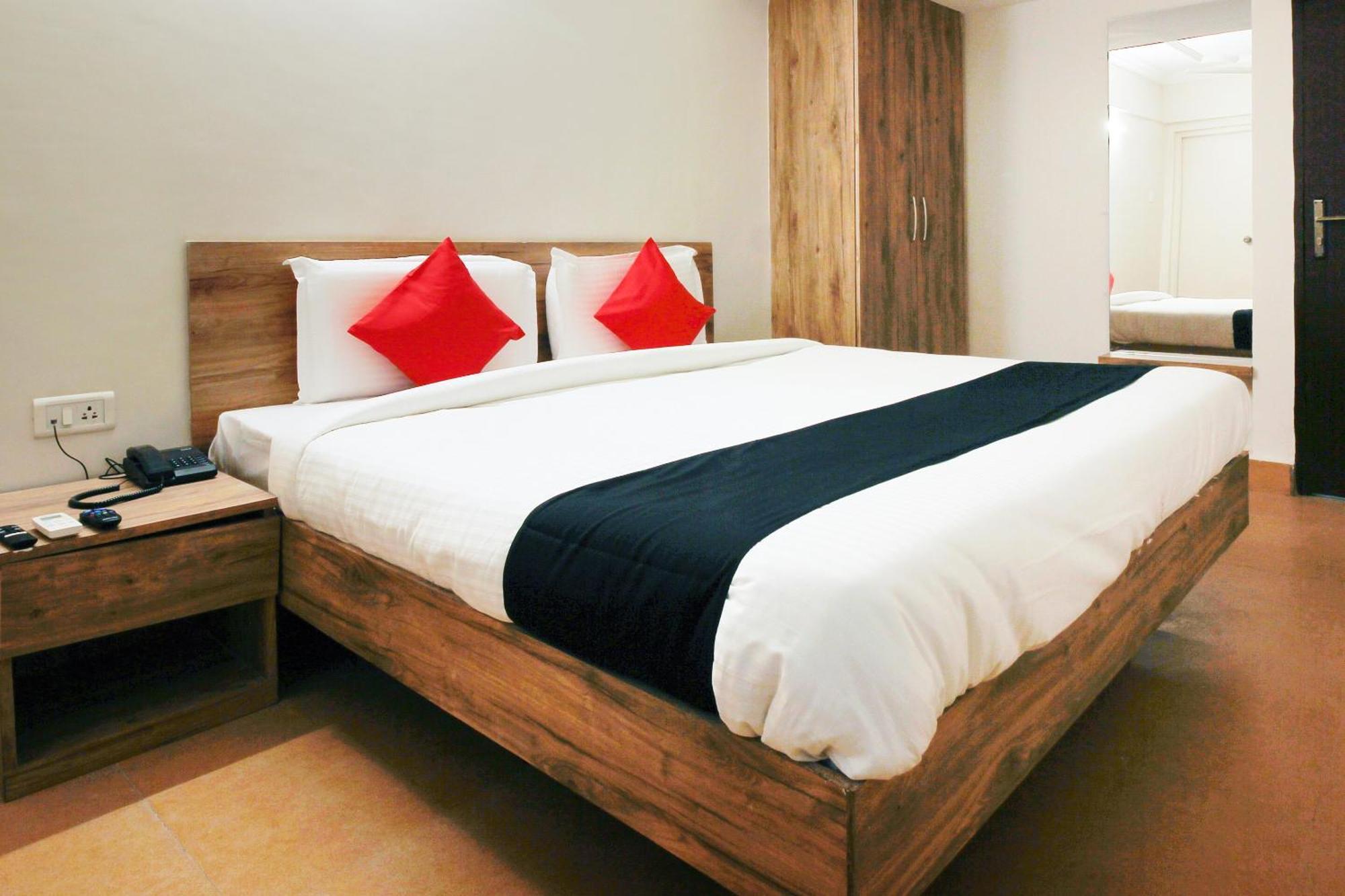 Capital O Sri Suprabhat Grand Near Kachiguda Railway Station Hyderabad Eksteriør bilde