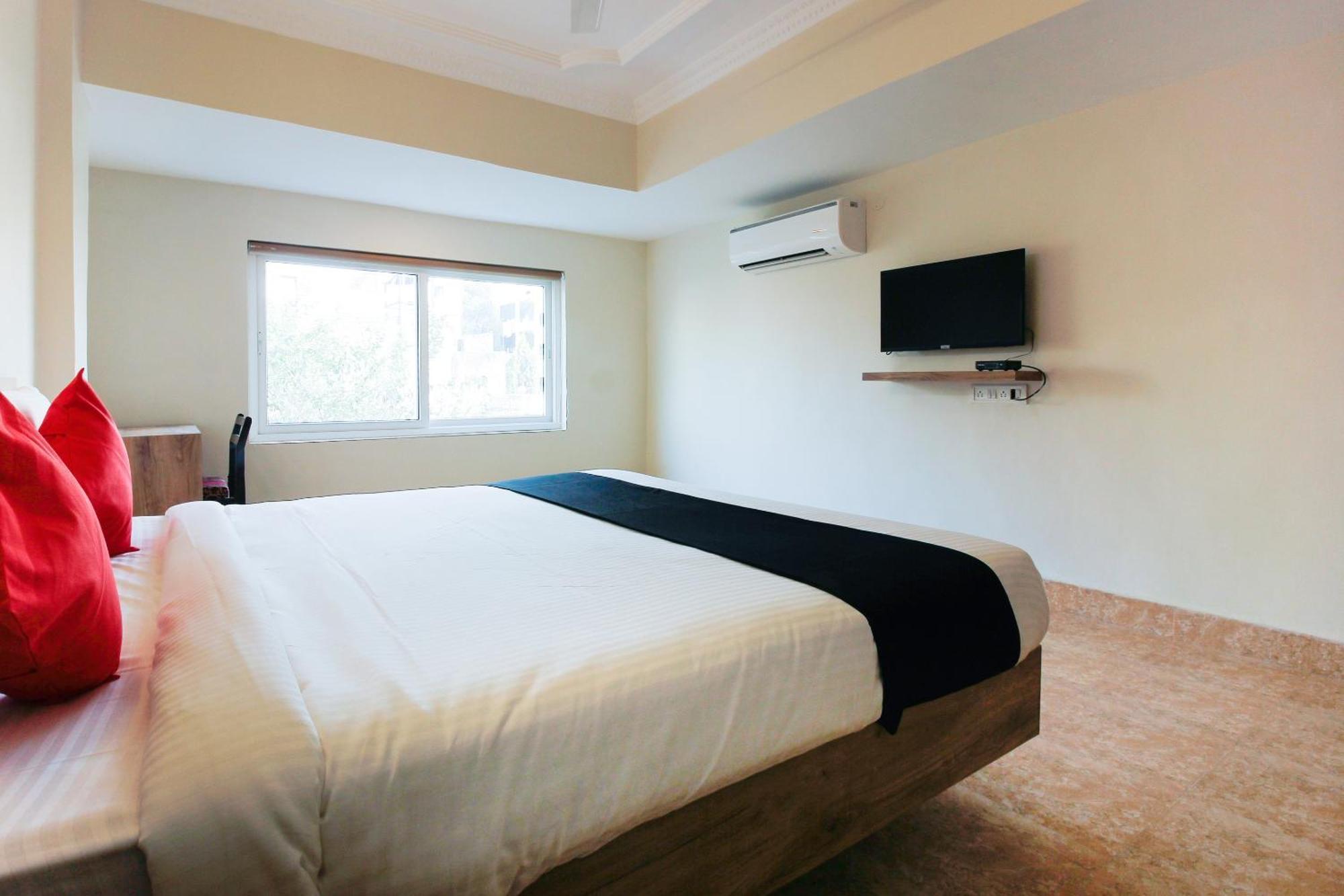 Capital O Sri Suprabhat Grand Near Kachiguda Railway Station Hyderabad Eksteriør bilde