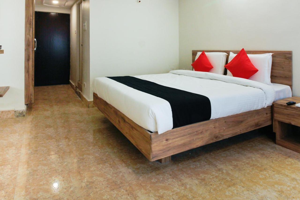 Capital O Sri Suprabhat Grand Near Kachiguda Railway Station Hotell Hyderabad Eksteriør bilde