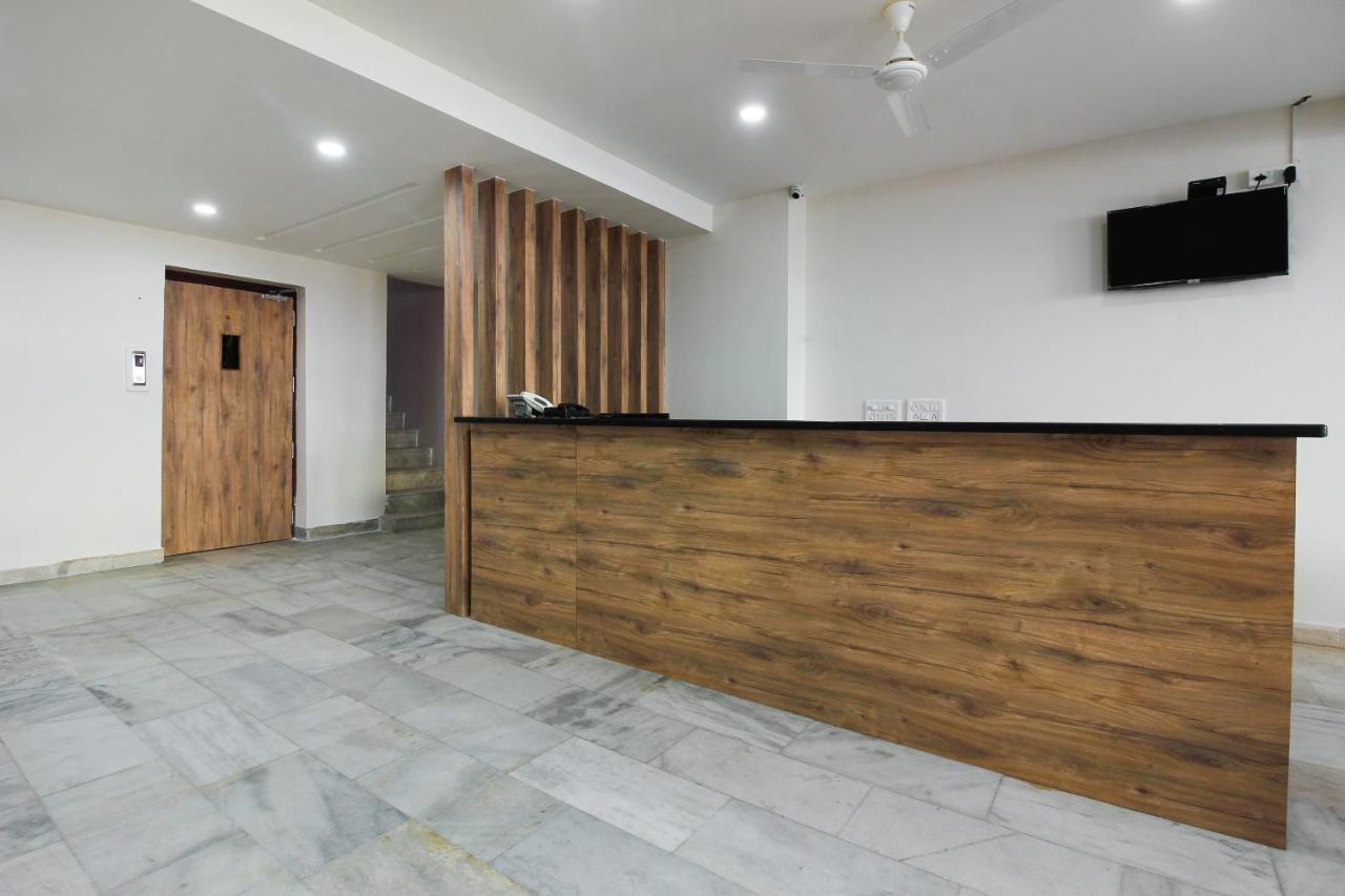 Capital O Sri Suprabhat Grand Near Kachiguda Railway Station Hyderabad Eksteriør bilde