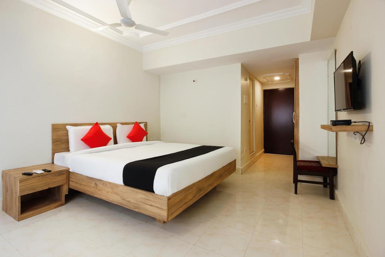 Capital O Sri Suprabhat Grand Near Kachiguda Railway Station Hotell Hyderabad Eksteriør bilde